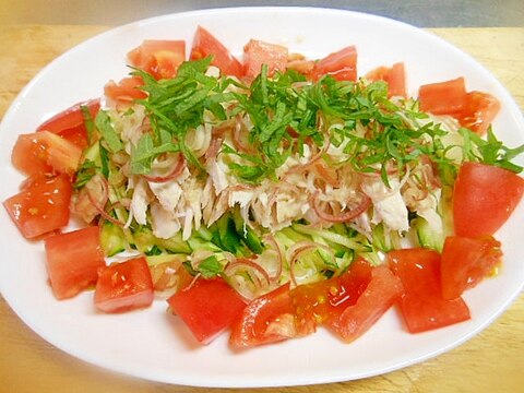 蒸し鶏むね肉で野菜と香味野菜の青じそドレッシン和え